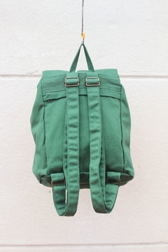 Mochila verde com bolso escondido - comprar online