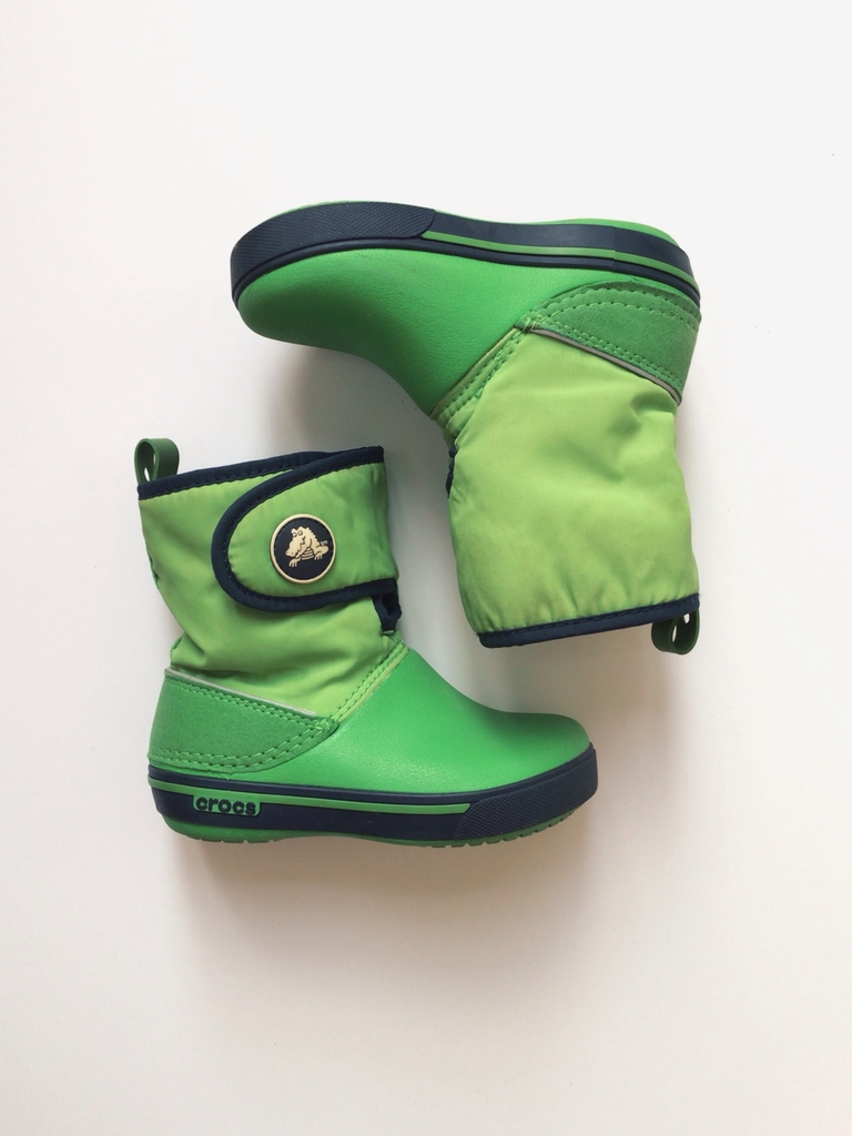 botas de lluvia verde con velcro crocs talle c9 suela 18cm