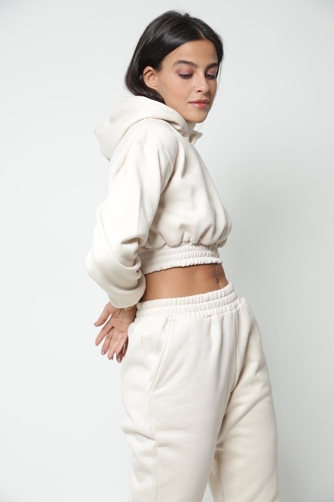 beige moletom com capuz cropped