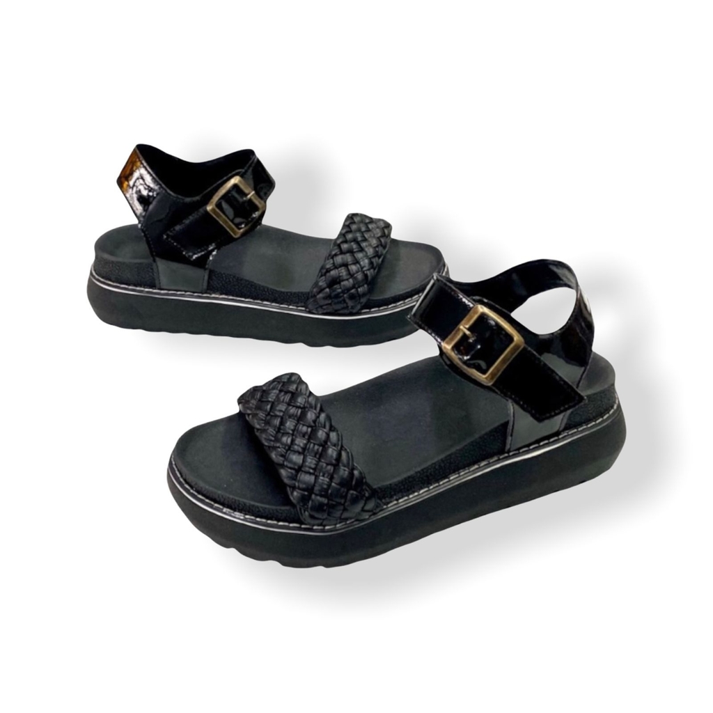 Sandalia negra cuña baja Catchalot 4823-1