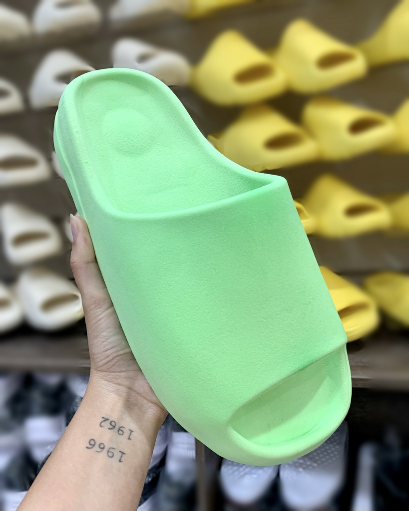 chinelo yeezy slide preço