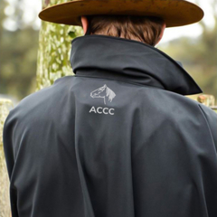 Capa lluvia con logo ACCC