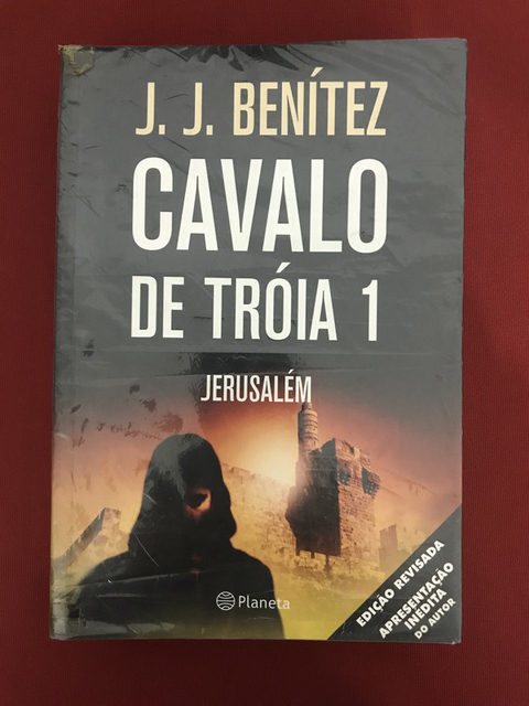 Resumo do livro Cavalo de Troia de J. J. Benitez