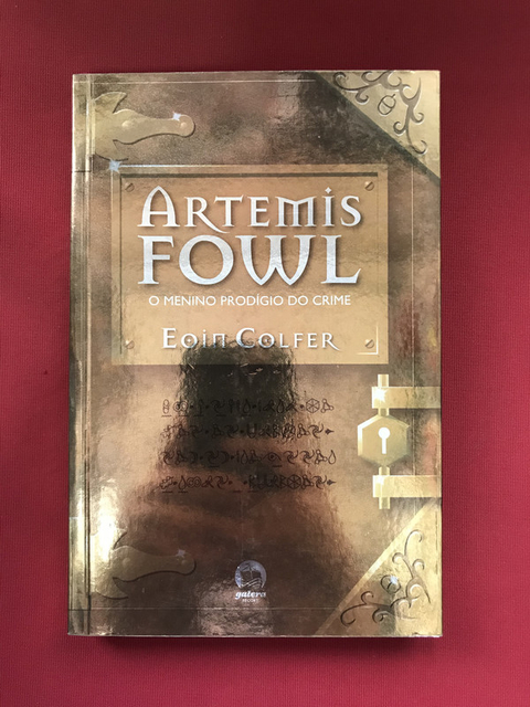 Livro - Artemis Fowl - O Menino Prodígio Do Crime - Seminovo