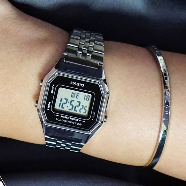 Cuna Calma Anzai Reloj Mujer Casio Retro Vintage 5 eslabones Negro/Gris LA680WA