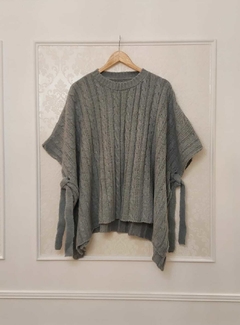Sweater IMPORTADO Anastasia Frizado Premium Estilo Poncho/Chaleco Trenzado Con Lazo A Los Costados Art 9395 en internet