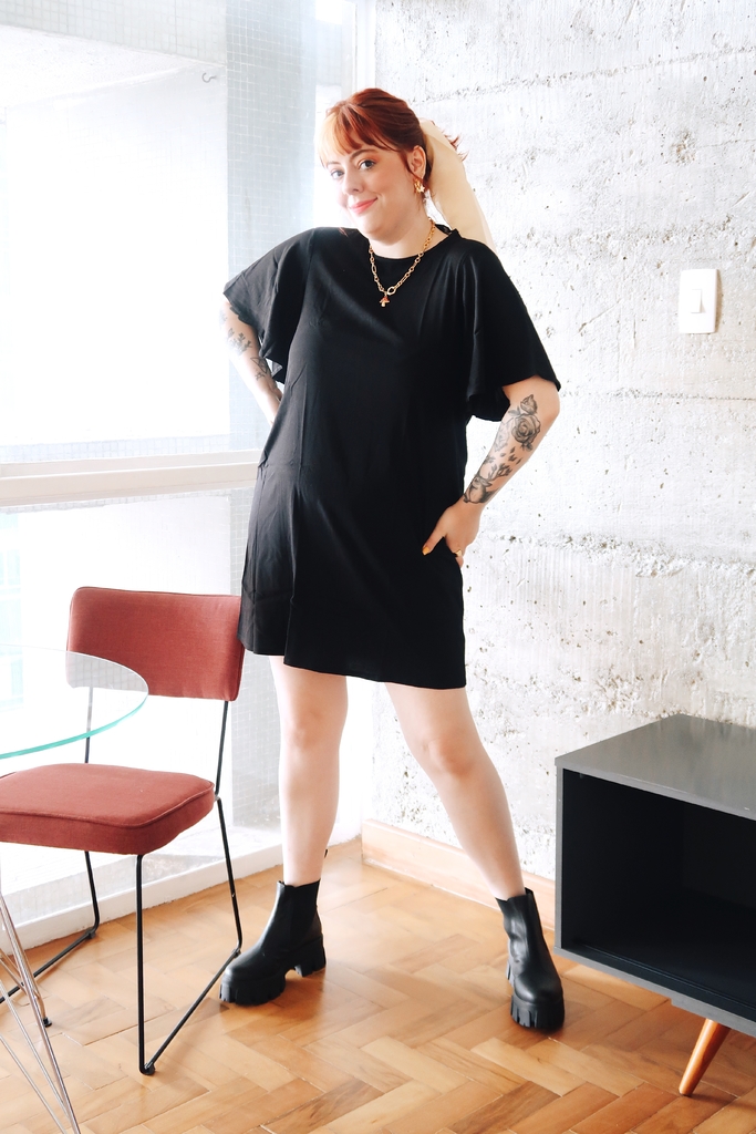 vestido camisetão preto