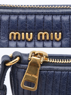 Clutch Miu Miu Blue Leather Wristlet - Paris Brechó