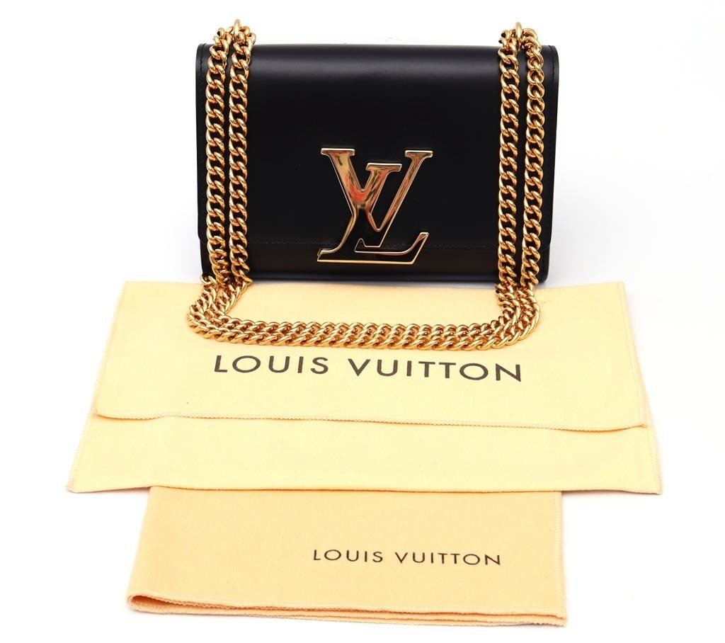 louis vuitton black bolsa gold chain