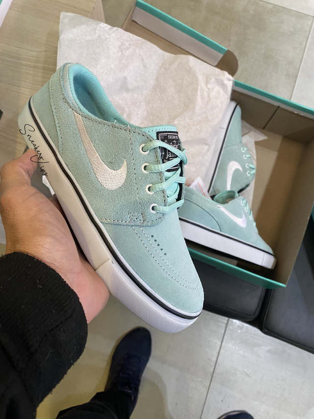 nike verde claro