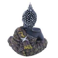 Buda meditando com detalhes em dourado envelhecido na internet