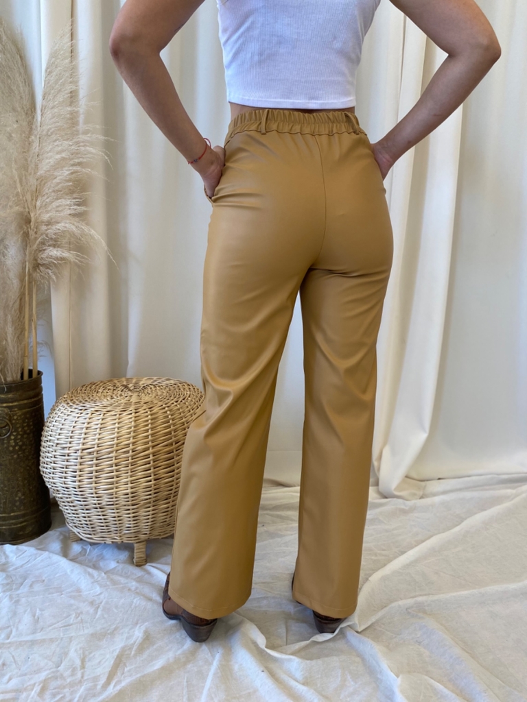 Pantalon Ecocuero Brown recto - A LA PIRINOLA