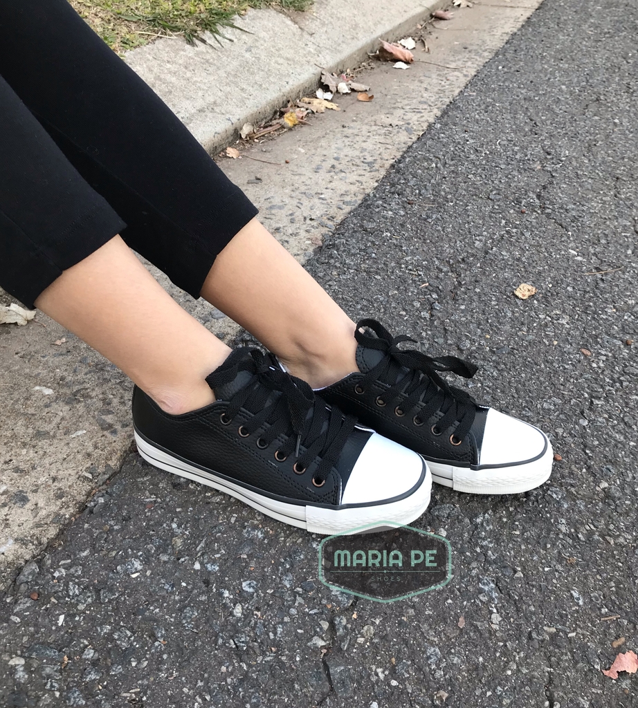 Sneakers Star Bajitas Sin Plataforma Negras De Cuerina