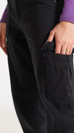 Imagen de Pantalón cargo negro con elástico en botamanga (MELIA)