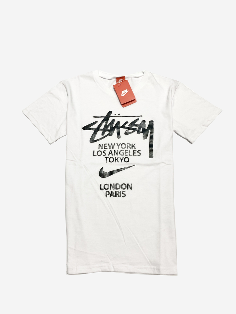 REMERA NK STUSSY WORLD WHITE - MALEK DEPORTIVO REMERA NK STUSSY WORLD WHITE - MALEK DEPORTIVO