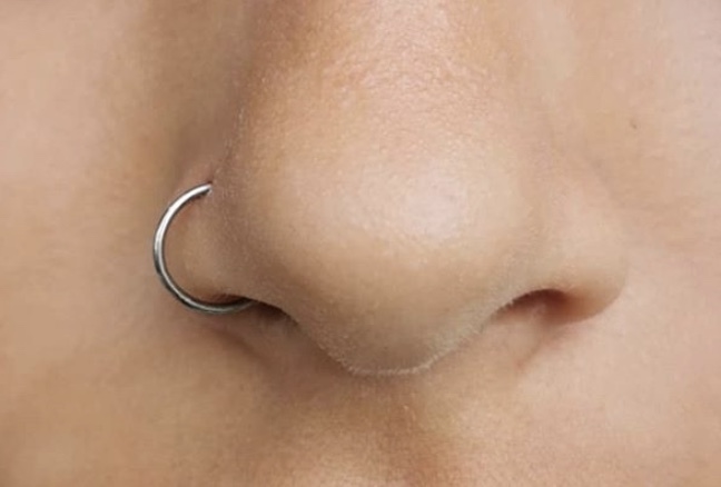 Piercing Nariz Com Jóia em Titânio