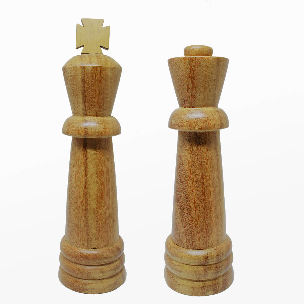 Jogo de xadrez Rei e Rainha decoração. Peças de xadrez de madeira