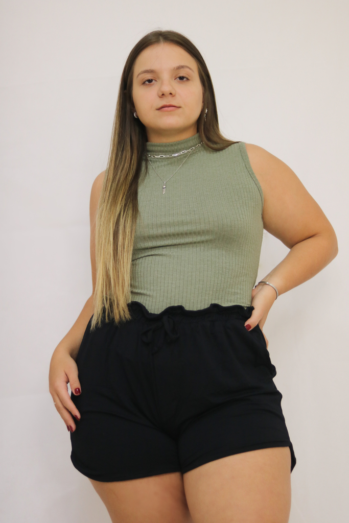 shorts preto de malha