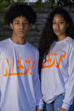 CAMISETA MANGA LONGA NEST PANOS BRANCO/LARANJA - NEML16 - Nest Panos
