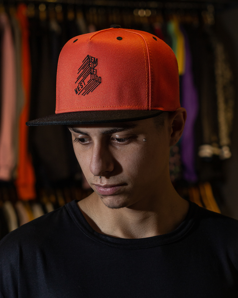 BONÉ ABA RETA NEST PANOS SNAP-BACK NEM EU SEI TUDO LARANJA - NESB012