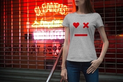 Camiseta Love and Death Robots (Feminina) - comprar online