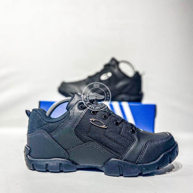 Botinha OAKLEY Stratus - 2 Cores - Ds Calçados