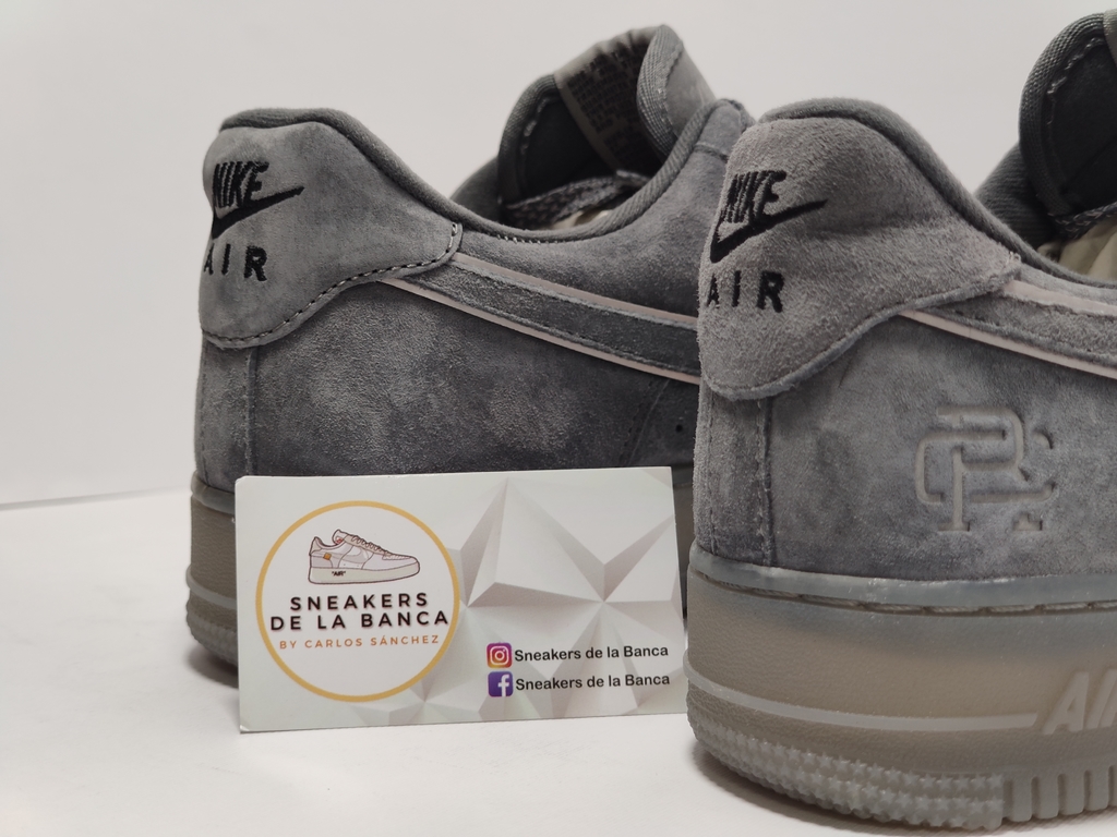 Air Force 1 Gris Gamuza Reflejante