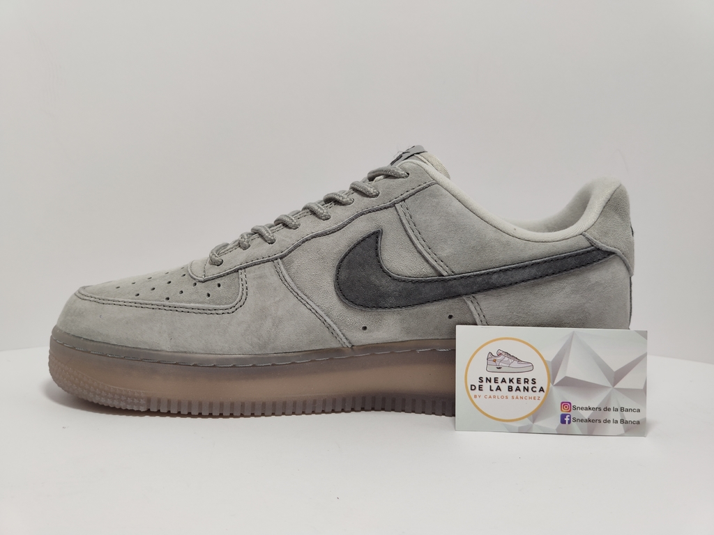 Air Force 1 Gris Gamuza - Sneakers de la Banca