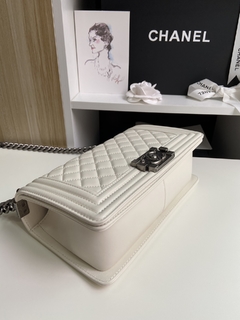 white chanel boy bolsa