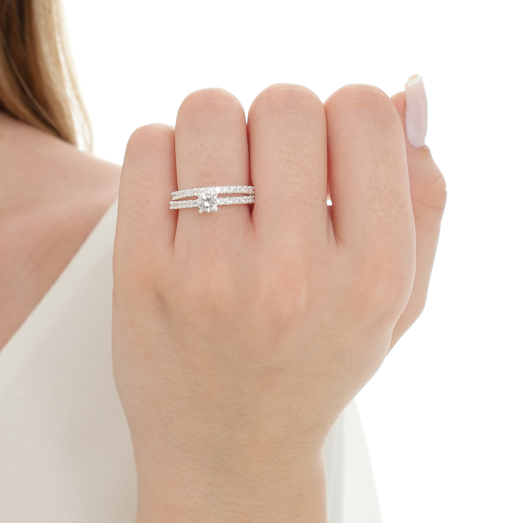 Anel solitário e meia aliança