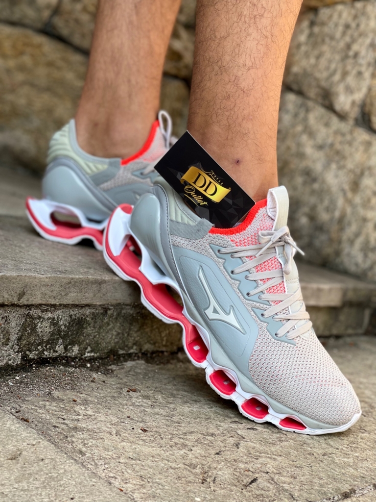 mizuno cinza e vermelho