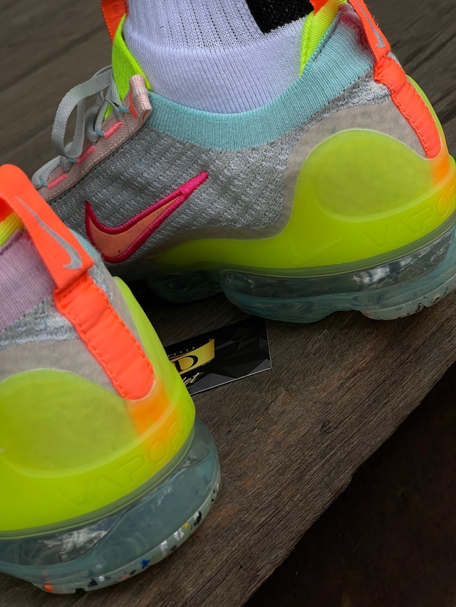NIKE VAPORMAX 5.0 2022 FK - CINZA, ROSA E VERDE