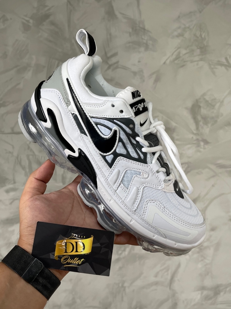 black nike vapormax 2022