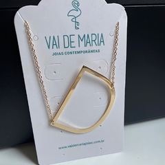 Colar personalizado com inicial banhado em ouro 18k - Vai de Maria Joias Contemporâneas: Semijoias e Acessórios Modernos
