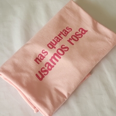 Camiseta Nas quartas usamos rosa na internet
