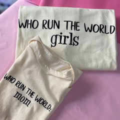 Camiseta Infantil 'Who run the world: Mom' - comprar online