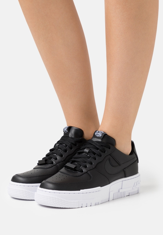 Tênis Nike Air Force 1 Pixel \