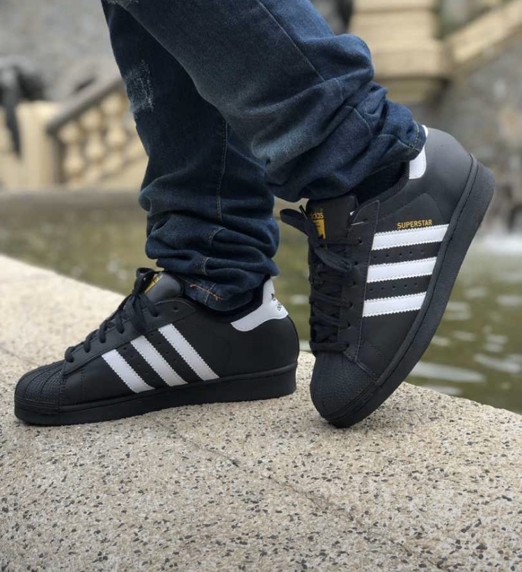 adidas tradicional preto e branco