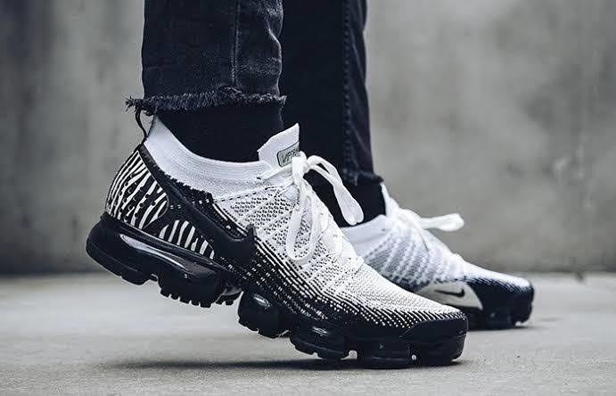 vapor max preto com branco