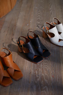 SANDALIA ALMENDRA NEGRO - comprar online