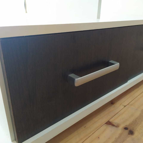 Rack LCD 1 Puerta y 2 Cajones Blanco y Wengue - Amuebla