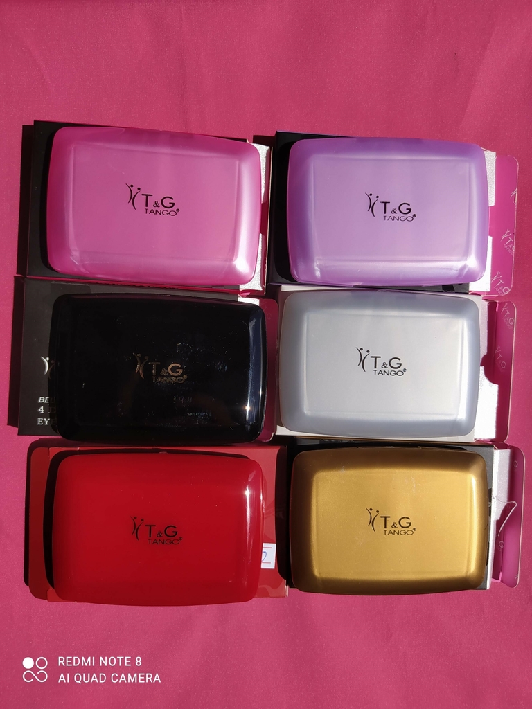 Paleta com 18 sombras 3D-T&G - Atacado de Maquiagem