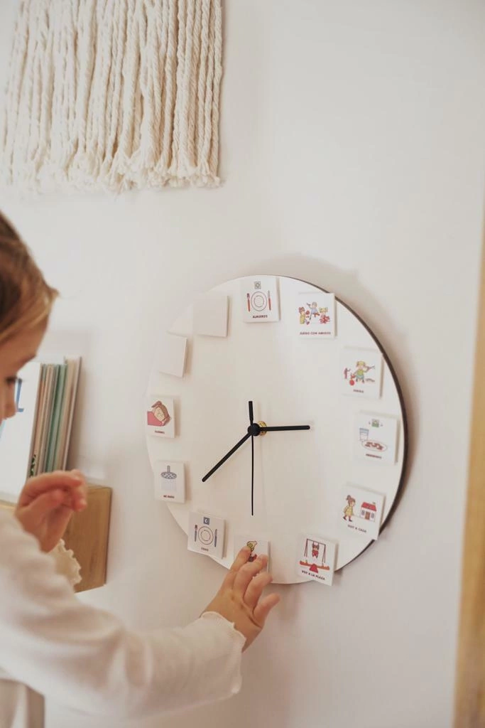 reloj con pictogramas para niños con autismo