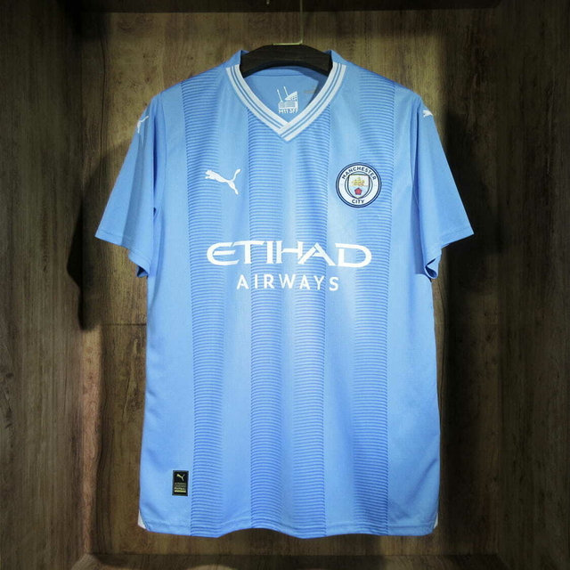 Manchester City apresenta nova camisa para a temporada 2023/2024