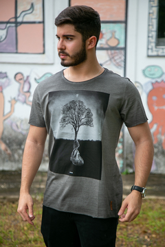 Camiseta Cinza Tree of Love na internet