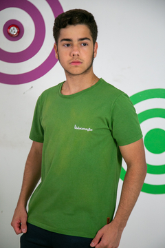 Camiseta Verde Masculina Coração Raízes LádoCoração - comprar online