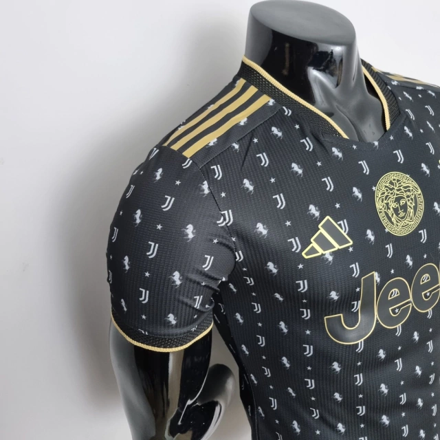 Camisa Da Juventus Versace Preta e Dourada 2022 Versão Jogador