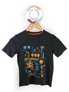 Camiseta cinza chumbo robot game GAP Kids Tam 6 Como novo