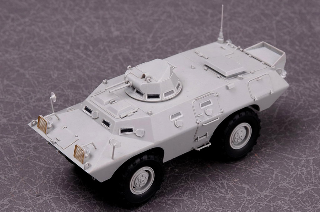 Hobbyboss 82418 1/35 Mô Hình Xe Bọc Thép M706 Commando Armored Car in