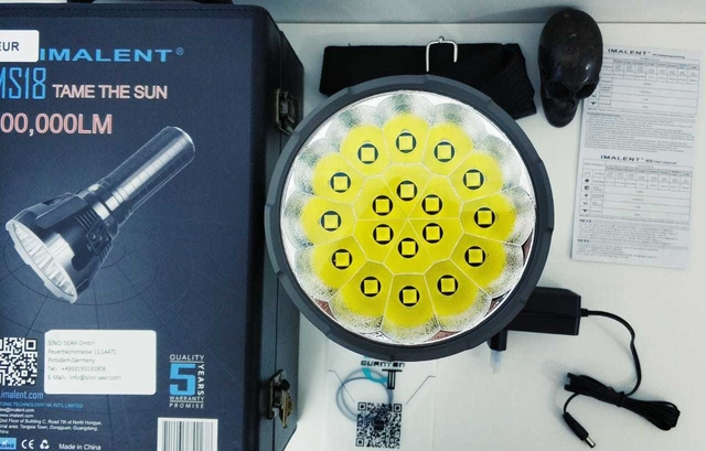 Lanterna Imalent MS18 com 100.000 Lumens de potência - Bateria recarregável  de alta capacidade - A mais potente do mundo produzida em série - Com alça  e acessórios do fabricante - ORIGINAL